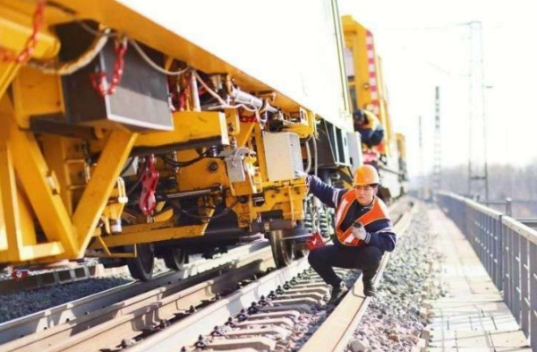 铁路车辆应用|三防加固平板在铁路车辆的应用